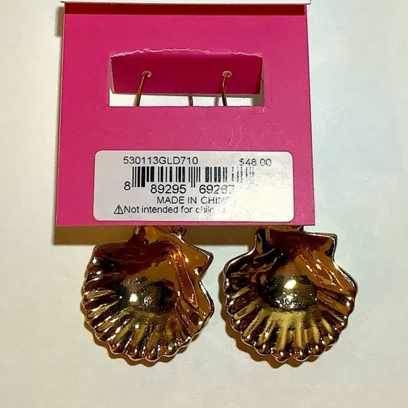 🔹️ Betsey Johnson🔹️ Mermaid Jewels Sea Shell Drop Shepherd Hook  Earrings ✨️ - Picture 4 of 5
